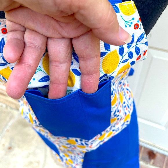 Garden Apron, Sweet Vine Design - Picture 3 of 7